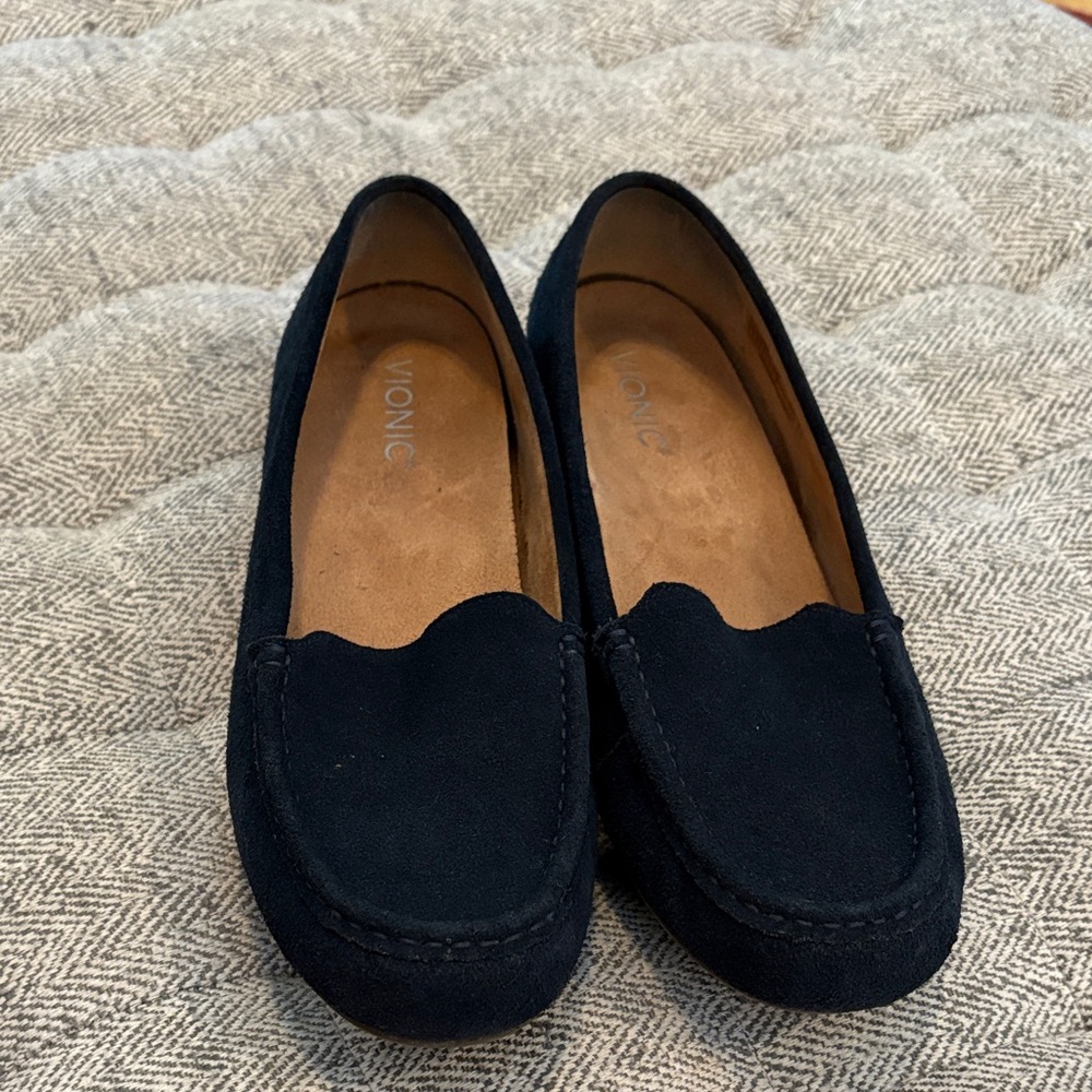 Vionic Debbie navy suede flats size 11